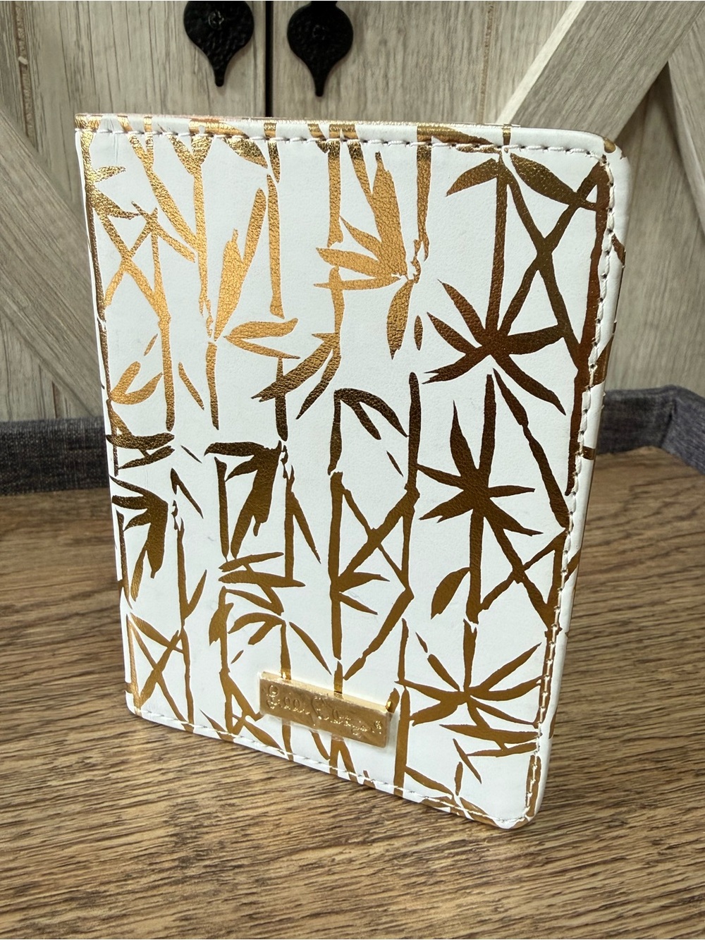 Lilly Pulitzer -Gold Tropical Leaf White Passport Holder/Wallet (like new)